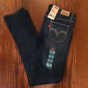 Skinny jeans. Levi’s.